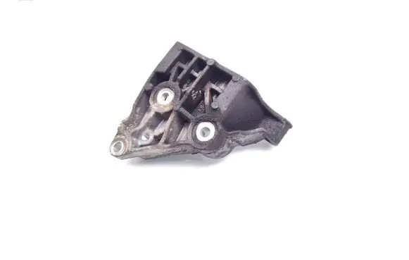 Land Rover Discovery Power steering pump mounting bracket QVU500340