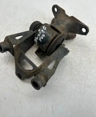 Mazda 6 Engine mount bracket