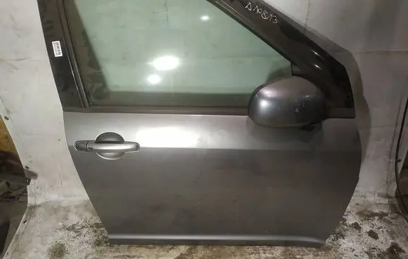 Suzuki Swift I Front door pilkos