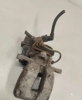 Volkswagen PASSAT B6 Rear brake caliper 441002