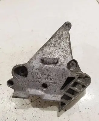 Volkswagen Golf V Engine mounting bracket 03G199207G 7550K15