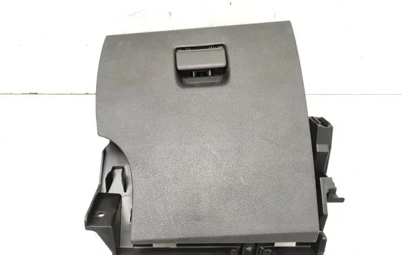 Glove box