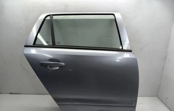 Opel Astra H Rear door