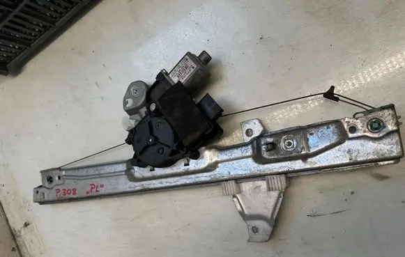 Peugeot 308 SW Front door window regulator with motor 9657247680