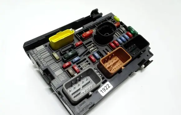 Peugeot 308 Fuse module 9675878480