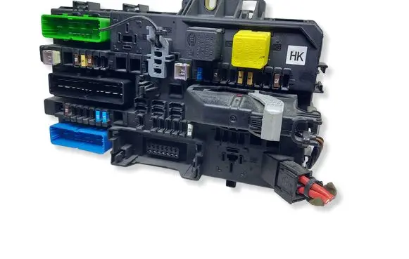 Opel Astra H Fuse module 13206762KASACJ 13206762