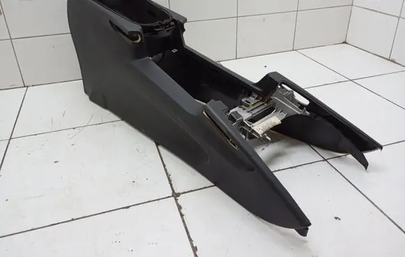 Mercedes-Benz ML W164 Center console A1646830458