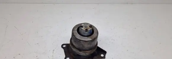 Volkswagen Transporter - Caravelle T5 Engine mount bracket
