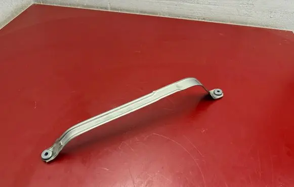 Fuel tank mounting bracket