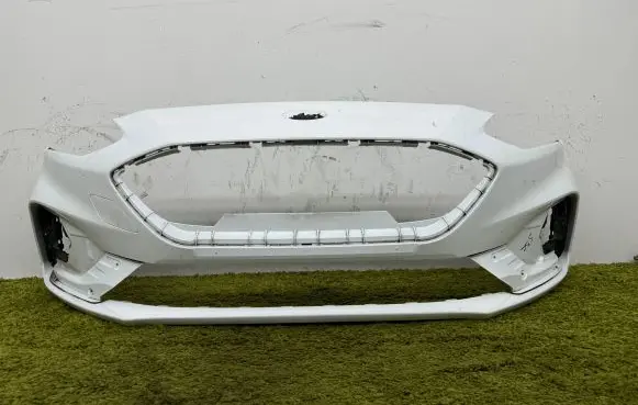 Ford Focus Front bumper jx7b-17757-s