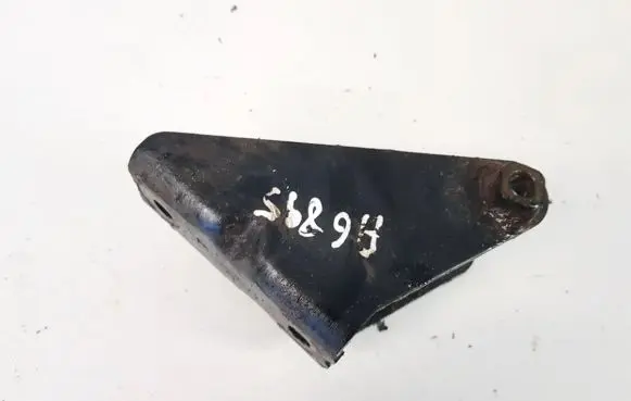 Nissan X-Trail T30 Engine mounting bracket