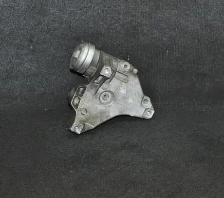 Volkswagen PASSAT B7 Other engine bay part 03C903143B