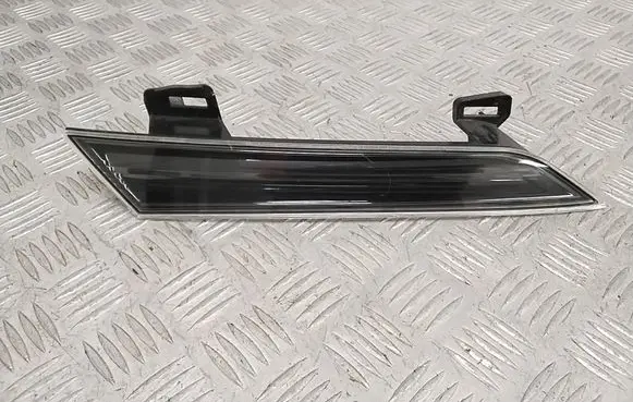 Nissan Murano Z51 Front reflector