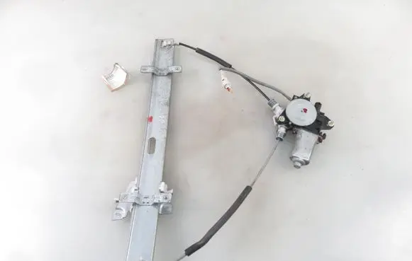 Suzuki Grand Vitara I Front door window regulator with motor 