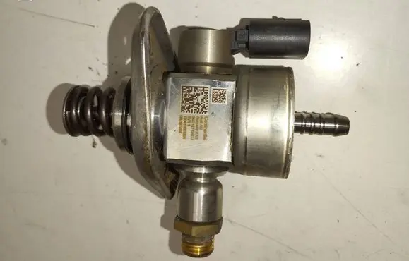 Volkswagen Tiguan Allspace Fuel injection high pressure pump 06G127028D