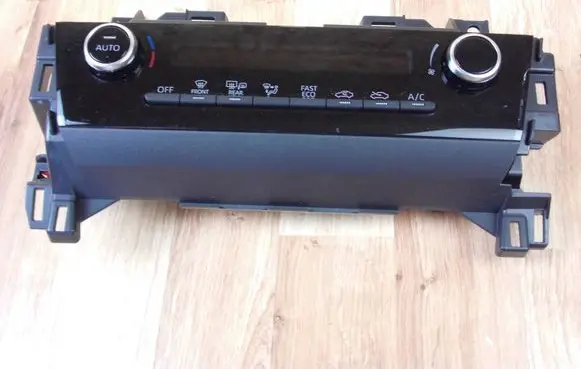 Toyota Yaris Cross Climate control/heater control trim 559000DC71
