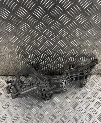 Volkswagen PASSAT B8 Generator/alternator bracket 04L903143D