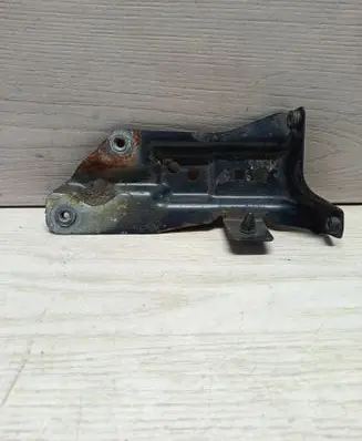 Audi A3 S3 A3 Sportback 8P Fender mounting bracket 8P0821136A