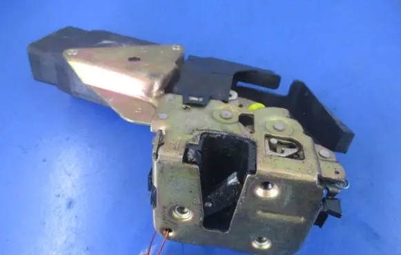 Mitsubishi Space Star Rear door lock
