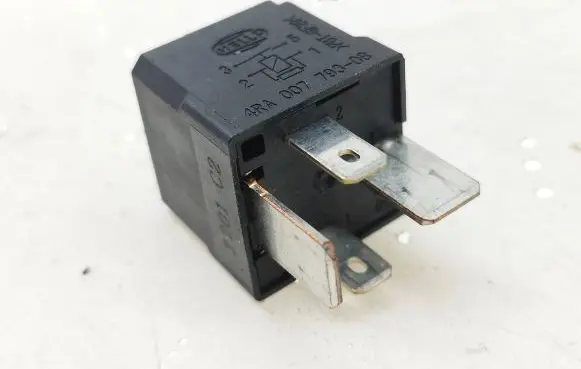 Volkswagen PASSAT B7 Other relay 7M0951253A