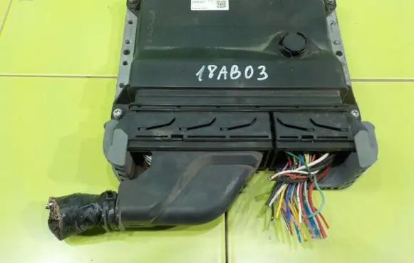 Toyota RAV 4 (XA30) Engine control unit/module 8966142G90
