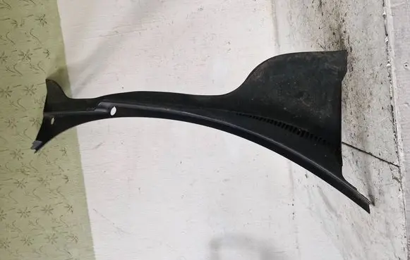 Volkswagen Golf V Wiper trim 