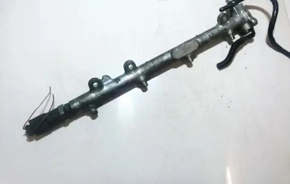 Mercedes-Benz C W202 Fuel main line pipe 6110700095 0445214004
