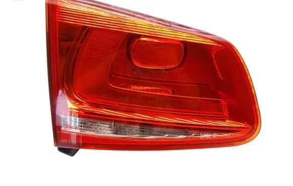 Volkswagen Touareg II Tailgate rear/tail lights 7P6945093B