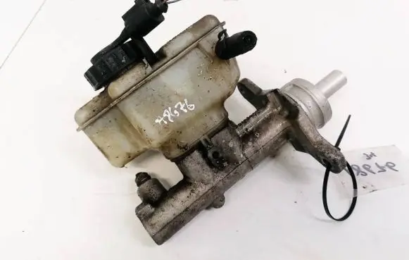Volkswagen Golf V Master brake cylinder