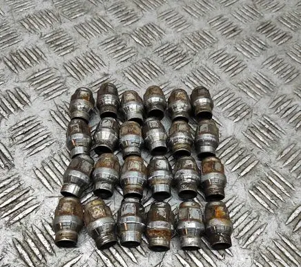 Toyota Hilux (AN10, AN20, AN30) Nuts/bolts 