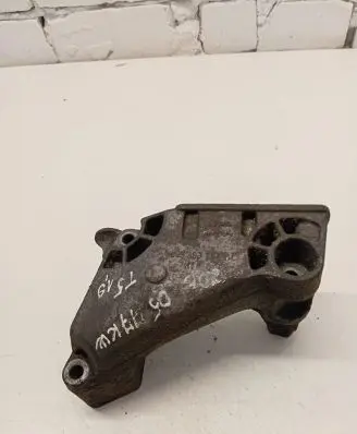 Volkswagen Transporter - Caravelle T5 Engine mounting bracket 038199207A