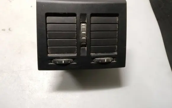 Rear air vent grill