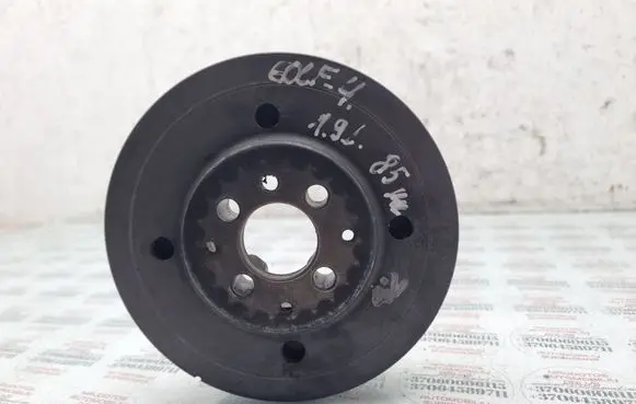 Volkswagen Golf IV Crankshaft pulley 038105243