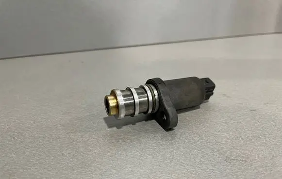 BMW 3 E92 E93 Camshaft vanos timing valve 7555201