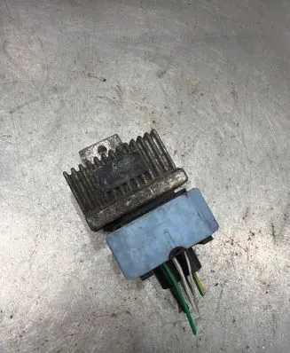 Peugeot 307 CC Glow plug pre-heat relay 9640469680