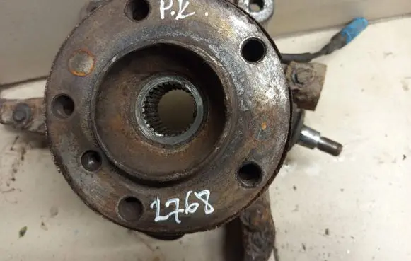 BMW X5 E53 Front wheel hub spindle knuckle