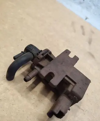 Citroen C5 Turbo solenoid valve 33572092