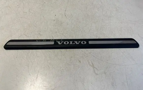 Volvo XC70 Front sill trim cover 8659960