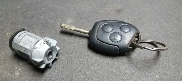 Ford Mondeo MK II Ignition lock UC592300A
