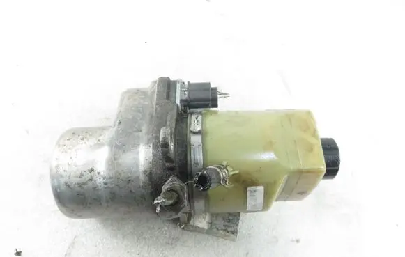 Ford Focus C-MAX Power steering pump 3M513K514