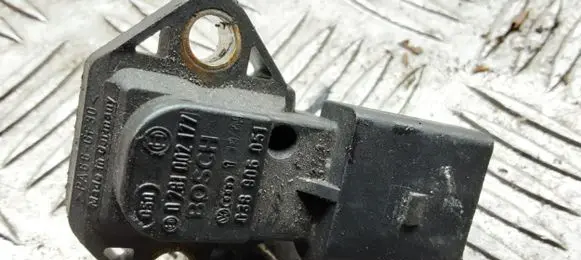 Volkswagen PASSAT B5 Air pressure sensor 0281002177