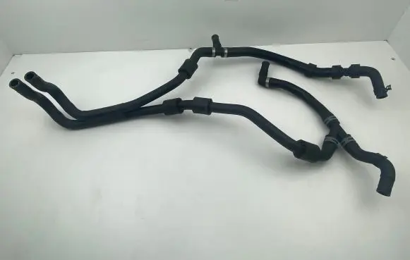 Audi Q7 4M Engine coolant pipe/hose 4M1819350 147681