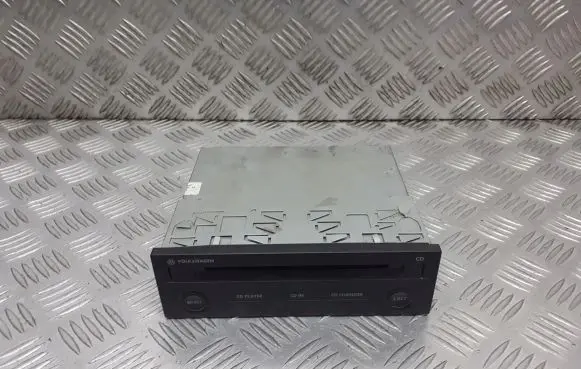 Volkswagen Polo IV 9N3 CD/DVD changer H0003S0002