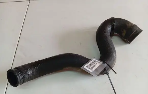 Volkswagen PASSAT B5 Intercooler hose/pipe 8D0145828A