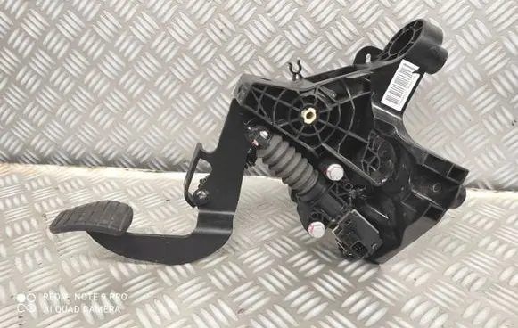 Renault Trafic III (X82) Clutch pedal 465039413R