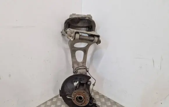 Peugeot 508 Front wheel hub spindle knuckle