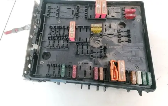 Volkswagen Touran I Fuse box set 1K0937816 1K0937819A