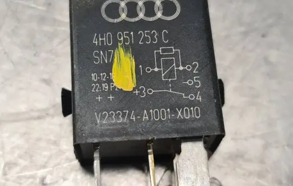 Volkswagen Caddy Other relay 4H0951253C
