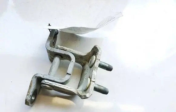 Mitsubishi L200 Rear door lower hinge