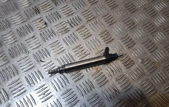 Mercedes-Benz CLA C117 X117 W117 Fuel injector A2780700687